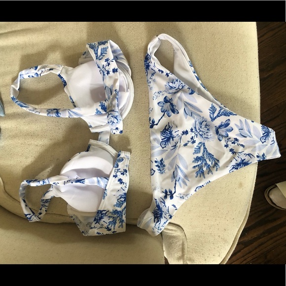 Blue floral bikini - Picture 5 of 6